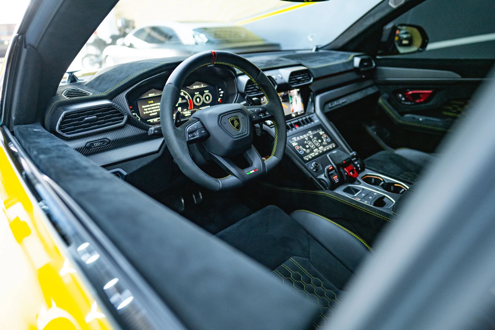 Lamborghini Urus Perfomante - image 4